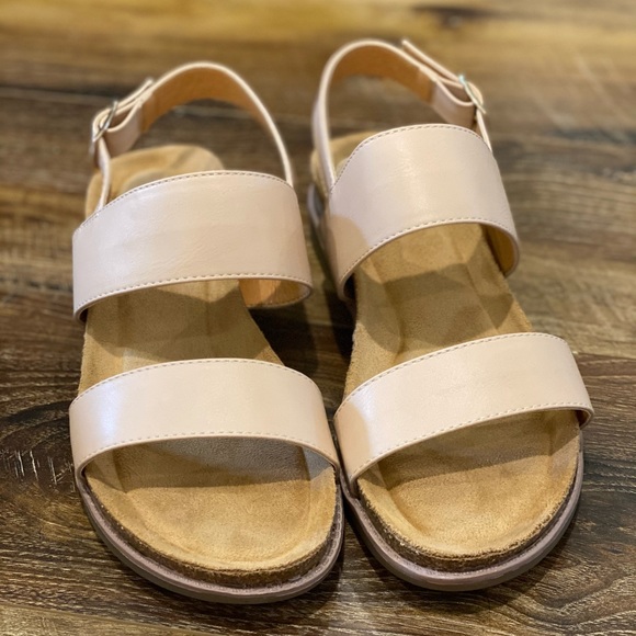Dream Pairs Shoes - BRAND NEW - Nude Sandals 7